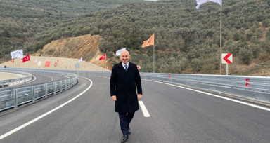 Bakan Karaismailoğlu: Türkiye'nin dört bir köşesinde hizmet ve eser fırtınası estirdik, estiriyoruz