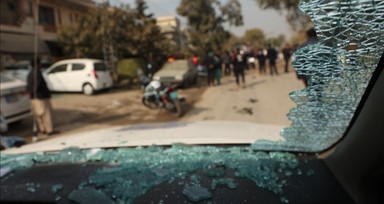 Pakistan'da camiye düzenlenen intihar saldırısında ölü sayısı 72'ye yükseldi