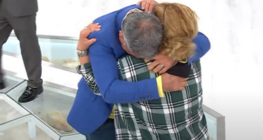 Esra Erol'da 35 yıllık hasret son buldu! Bu kavuşma stüdyodaki herkesi ağlattı