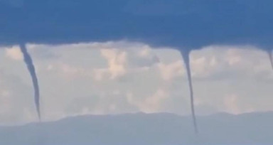 Çeşme'de aynı anda 8 hortumun çıktığı anlar görüntülendi! VİDEO