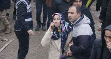 SON DAKİKA DEPREM: Diyarbakır'da enkaz altında kalanlar kurtarılıyor... "Ses geliyor mu" |VİDEO