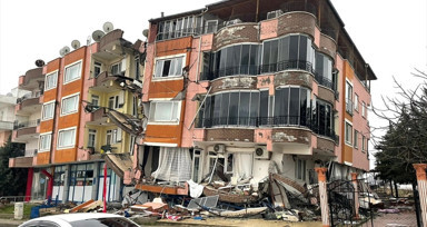 SON DAKİKA DEPREM HABERİ: Kahramanmaraş'taki depremin ardından artçılar da yaşanıyor: Canlı yayında depreme yakalandılar