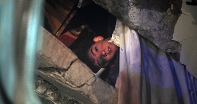 SON DAKİKA DEPREM: Kahramanmaraş Trabzon Caddesi'nde 24 saat sonra Can isimli 14 yaşında bir çocuk göçükten çıkarıldı