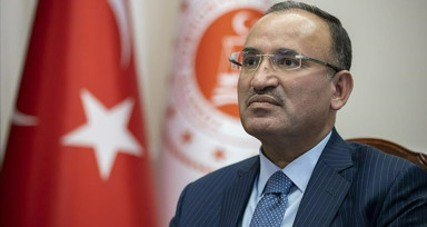Adalet Bakanı Bekir Bozdağ Kahramanmaraş'ta meydana gelen depremin ardından adlî süreçlerdeki bilumum sürelerin 15 gün uzatıldığını duyurdu