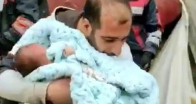 Kahramanmaraş merkezli 10 ilde büyük yıkıma neden olan deprem sonrası 30 günlük depremzede bebek kurtarıldı!