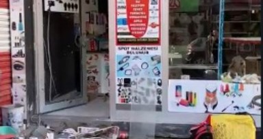 VİDEO-Deprem bölgelerinde yağmalama olayları devam ediyor: Petshop dükkanındaki hayvan yemlerini bile çaldılar