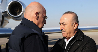 Mevlüt Çavuşoğlu, Adana'ya gelen Nikos Dendias'la görüştü