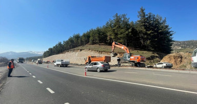 İslahiye-Hatay kara yolunda depremlerin ardından 1,5 metrelik kabarmalar oldu
