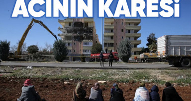 Acının karesi! Şanlıurfa'da depremde ağır hasar alan binalarının yıkımını böyle izlediler