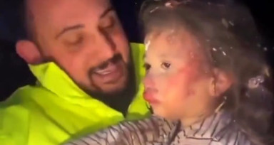 Enkazdan kurtarıp kucağında video çekmişti, minik kız kaldırıldığı hastanede hayatını kaybetti