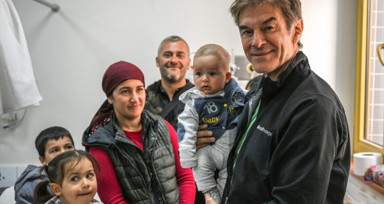 ABD'nin ünlü cerrahı Dr. Mehmer Öz, Hatay'daki depremzedeleri ziyaret etti