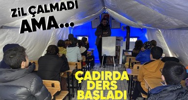Depremin ardından çadır sınıflarda dersler başladı! Çocuklar hem oyun oynuyor hem ders dinliyor