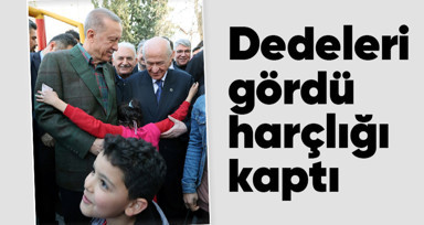 Cumhurbaşkanı Erdoğan Bahçeli ile depremden etkilenen bölgeleri ziyaret etti! Küçük kızın Erdoğan ve Bahçeli'ye sarıldığı anlar gülümsetti
