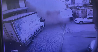 Son dakika... Fatih'te 3 katlı metruk bina çöktü