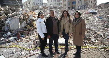 Bir garip kurtuluş! Takma diş sayesinde enkaz altında kalmadılar
