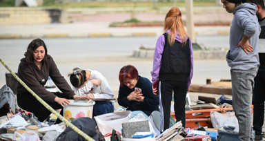 Kahramanmaraş depreminin ardından geriye eşyalar kaldı: Enkazdan çıkartılanlara bakanlar gözyaşlarını tutamadı