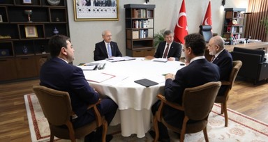 İYİ Parti Genel Başkanı Meral Akşener'in açıklamaları sonrası 5 lider olağanüstü toplandı