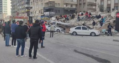 Şanlıurfa'da binanı çöktüğü anlar kameraya böyle yansıdı