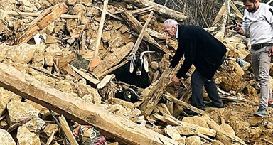 Kahramanmaraş'ta depremden 637 saat sonra enkazdan 2 keçi canlı çıkarıldı