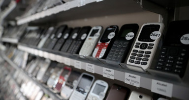 Kahramanmaraş merkezli meydana gelen deprem felaketlerinin ardından şarjlarının daha uzun süre gitmesi sebebiyle tuşlu telefonlara olan ilgi arttı!