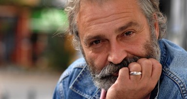 'Kundakçı' isimli tiyatro oyununda fenalaşan ve hastaneye kaldırılan Haluk Bilginer taburcu edildi!