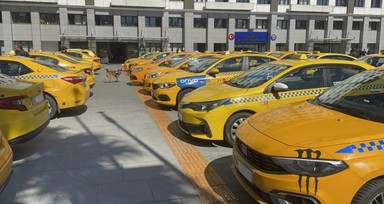 "Kökünü Kurutma Operasyonu"nda ele geçirilen taksiler sergilendi