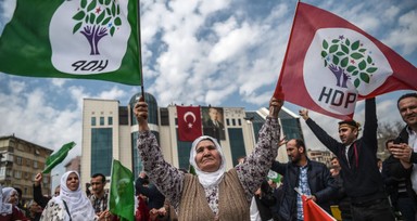 HDP eski Genel Başkanı Selahattin Demirtaş dün Yeşil Sol Parti'yi işaret etmişti: Hazine yardımından vazgeçip o listeye mi girecekler?