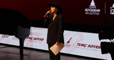 İkinci Yüzyılın İktisat Kongresi açılışında sahne alan Karsu: Üzüldüğüme bile utanıyorum