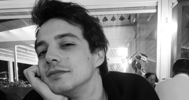 Mert Yazıcıoğlu yeni aşkı Dilan Çiçek Deniz'in evinden yarı çıplak fotoğrafını paylaştı! Sevgilisinden beğeniyi kaptı