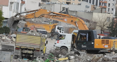 Samandağ enkaz kaldırma ve yıkım çalışmaları 9 mahallede devam ediyor