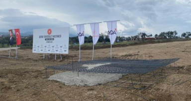 Defne'de gerçekleştirilen temel atma töreninde tartışma yaratan o kareye AK Parti'den ilk yorum: Temsili bir görüntü