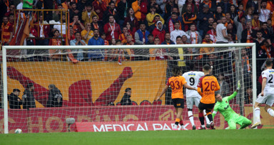 Okan Buruk: Gomis bundan sonra Galatasaray forması giymek istemediğini söyledi