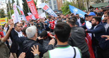 Gaziantep'te gerçekleştirilen 1 Mayıs kutlamaları sırasında Memleket Partililer ve CHP'liler arasında kavga çıktı