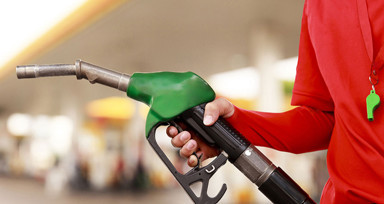 Akaryakıtta çifte indirim! Araç sahiplerine müjde: Benzine ve motorine bugünden itibaren...