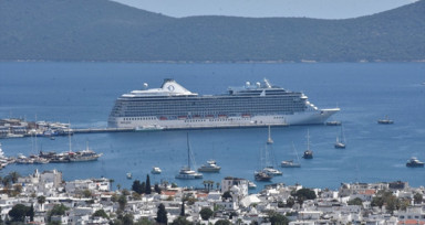 Kruvaziyer gemisi Marina 1182 turisti Bodrum'a getirdi