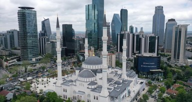 İstanbul Levent'te plazaların arasında görkemli bir cami: Barbaros Hayrettin Paşa Cami! Cumhuriyet tarihinde bir ilkle açıldı