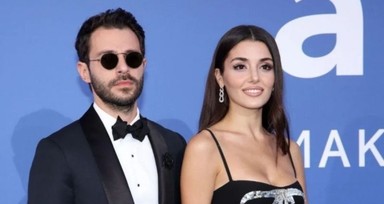 Olay gecede olay kıyafet! Hande Erçel kamera karşısına geçti sevgilisi Hakan Sabancı bakın ne yaptı