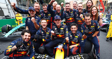Monako'da Max Verstappen kazandı