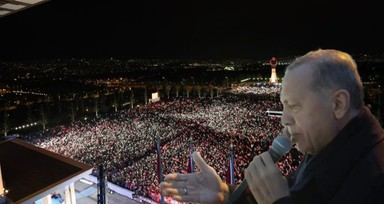 Cumhurbaşkanı Erdoğan'ın Külliye'deki balkon konuşmasına yoğun ilgi
