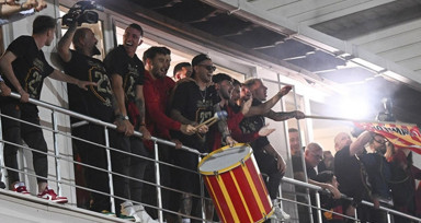 Galatasaray'ın yıldızı Mauro Icardi şampiyonluk kutlamalarına damga vurdu! Görenler Sneijder'i hatırladı