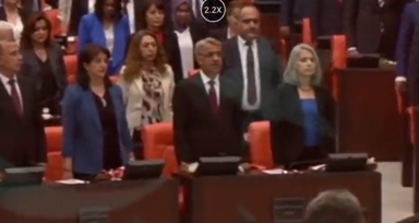 Meclis'te 28. Dönem Yasama Dönemi başlıyor! HDP'li vekiller yemin töreni öncesinde İstiklal Marşı okumadı