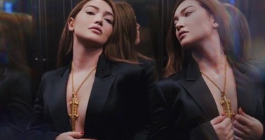 Yaptığı açıklamalarla sık sık gündeme gelen fenomen Danla Bilic'in yeni tarzı olay oldu! Kırmızı saçları Gülşen'e benzetildi