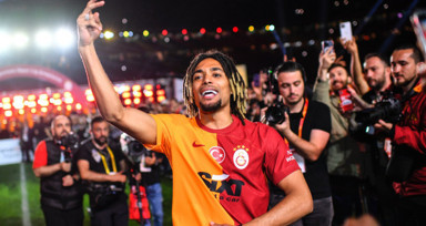 Galatasaray'ın yıldızı Sacha Boey'den transfer sözleri! Oynamak istediği kulübü duyurdu