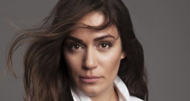 Özge Borak fiziğini sergiledi! Tekne pozuyla herkesi kendisine hayran bıraktı