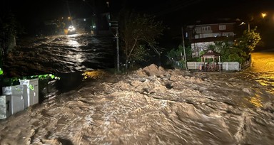 Sakarya'da sel afeti! Yollar, caddeler su altında kaldı
