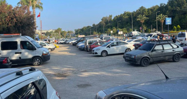 Ege ve Akdeniz sahillerinde hayrete düşüren kareler: Otoparklar otel, plajlar çadır kent oldu!