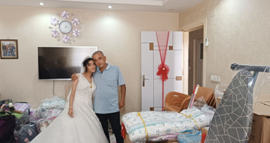 Kızı için damatsız düğün yaptı