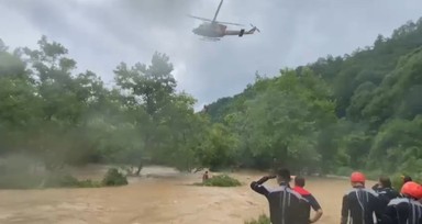 Şile'de selde mahsur kalan kampçılar helikopterle kurtarıldı