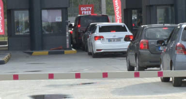 Telefon kayıt harcına zam geldi! Vatandaşlar sınır kapısında uzun kuyruklar oluşturdu