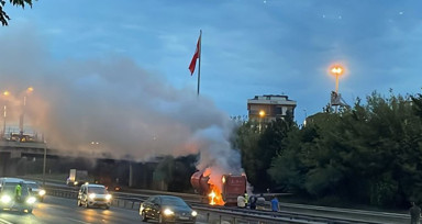 İstanbul'da İETT otobüslerinden sonra İstaç kamyonları da yanmaya başladı!